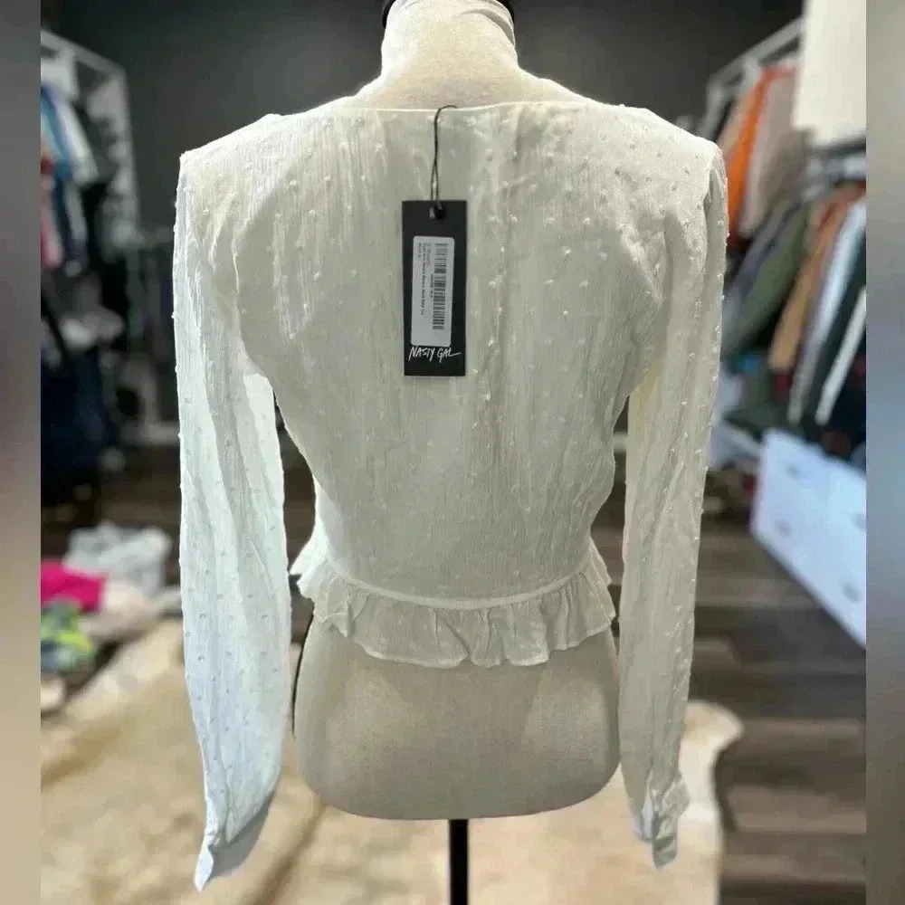 NWT Nasty Gal Cupped Square Neck Textured Crop Top White Size US 4 Long Sleeves - Picture 5 of 11